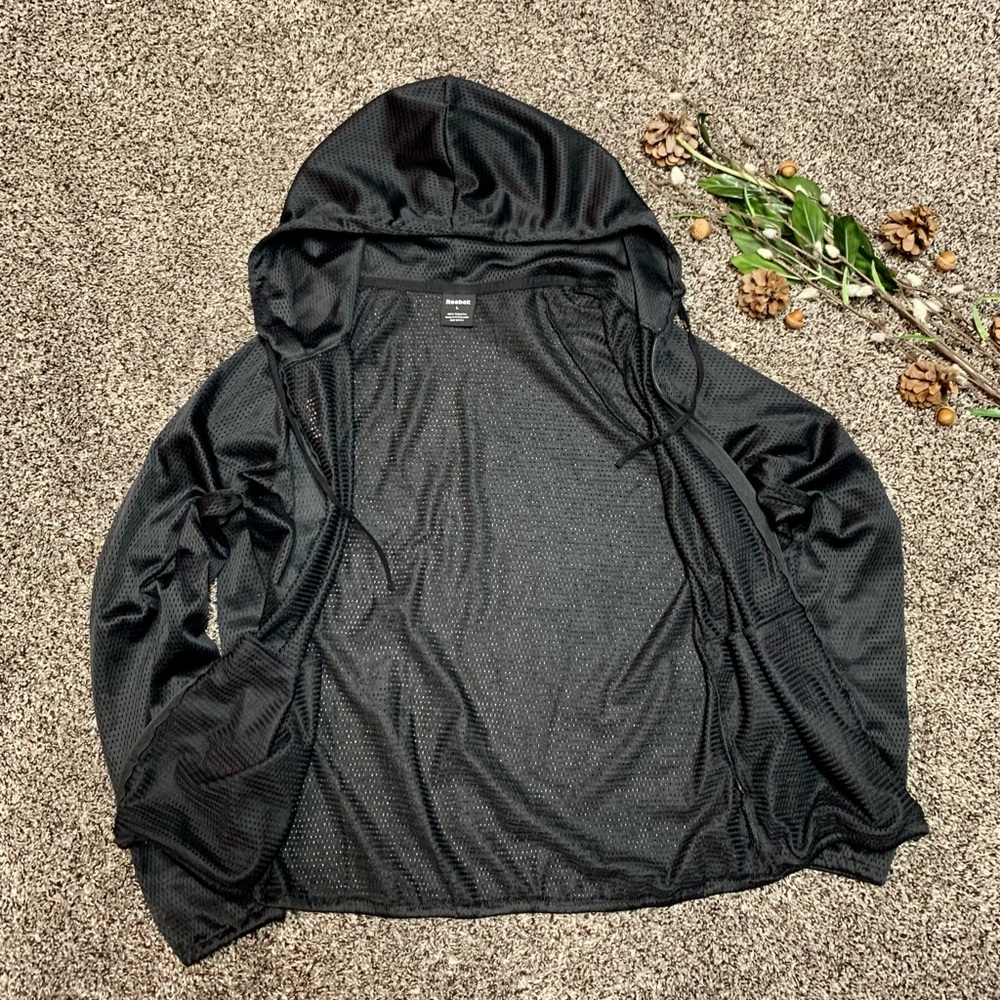 Reebok Retro Black Mesh Jersey hooded great for workout